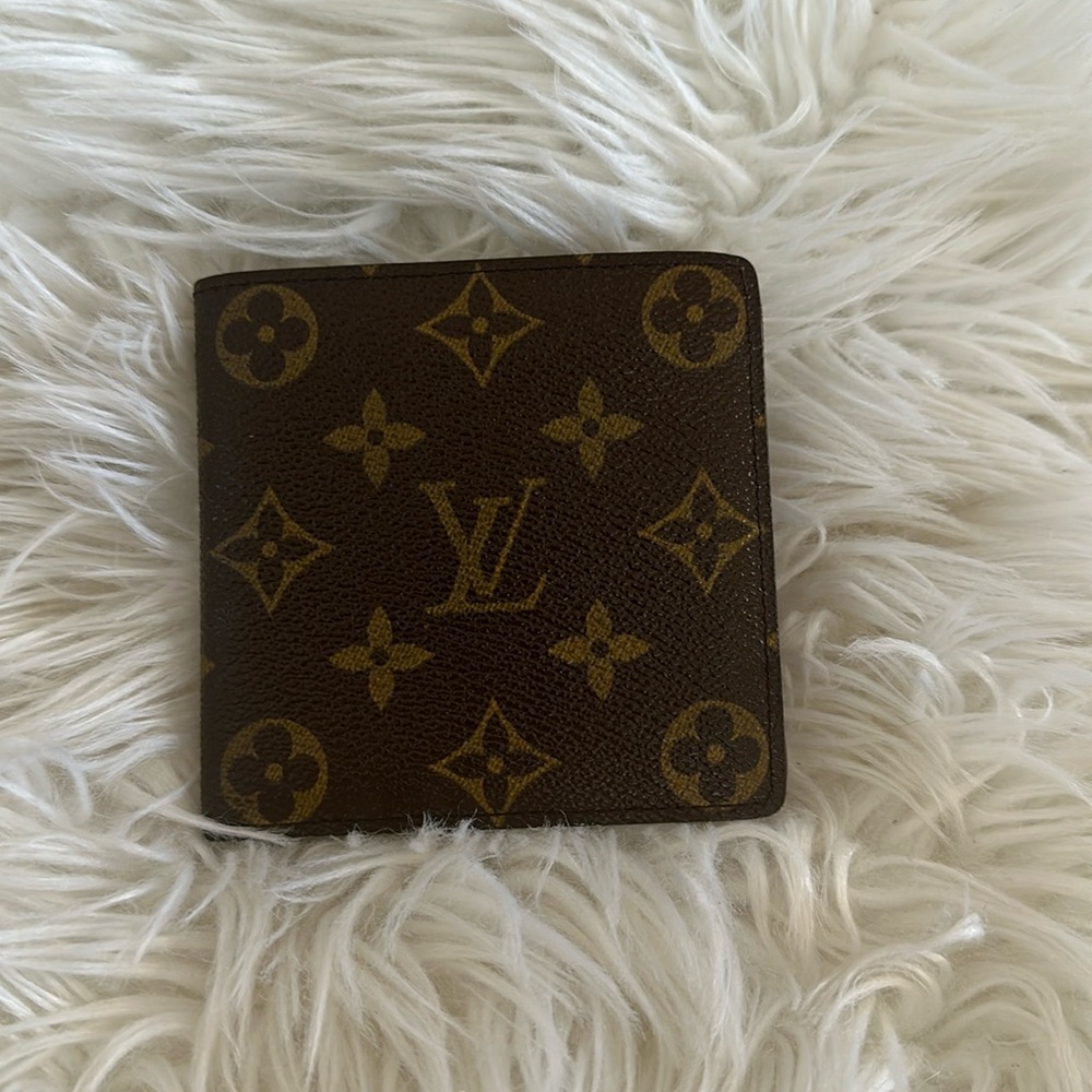 EUC UNISEX Louis Vuitton Bi fold wallet